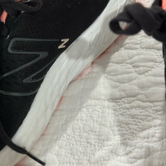 New Balance Women size 8 Black/pink Memory Foam Tennis Shoes. - Picture 8 of 14